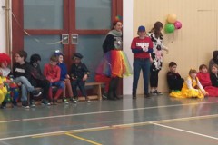 2-Versammlung-in-der-Turnhalle-neu
